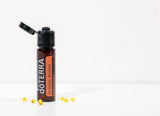 doTERRA beadlet en la lengua disolviéndose para refrescar aliento al instante