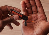 doTERRA microperlas On Guard en primer plano detalle de cápsulas vegetales