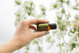 doTERRA gotero aplicando Lemongrass para uso controlado y beneficio aromático