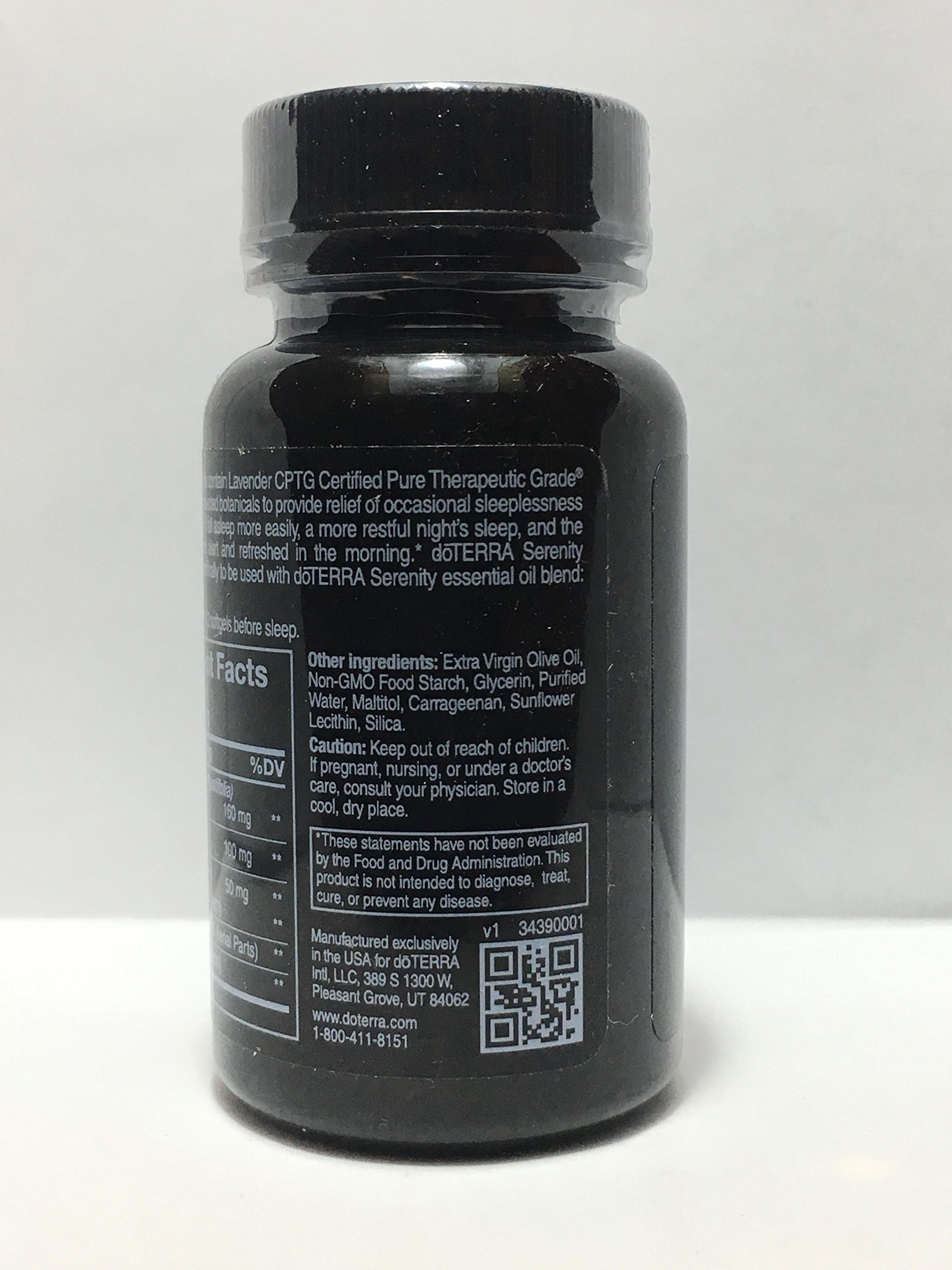 doTERRA softgels en mesita de noche junto a vaso de agua, uso conveniente antes de dormir
