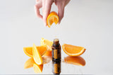 botella de doTERRA Wild Orange junto a limpiador casero, mayor eficacia