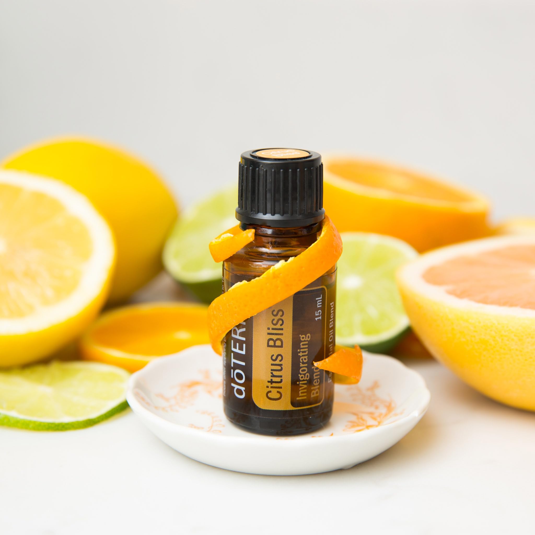 doTERRA Citrus Bliss gota en gotero que revela textura y pureza aromática