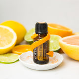 doTERRA Citrus Bliss gota en gotero que revela textura y pureza aromática
