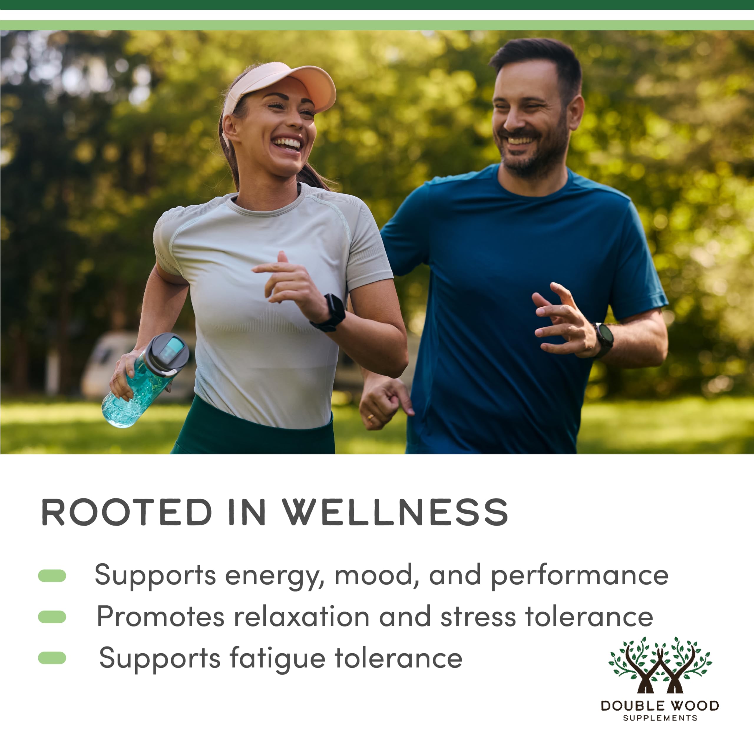 Double Wood Supplements cápsulas en mano para mostrar tamaño y facilidad de uso