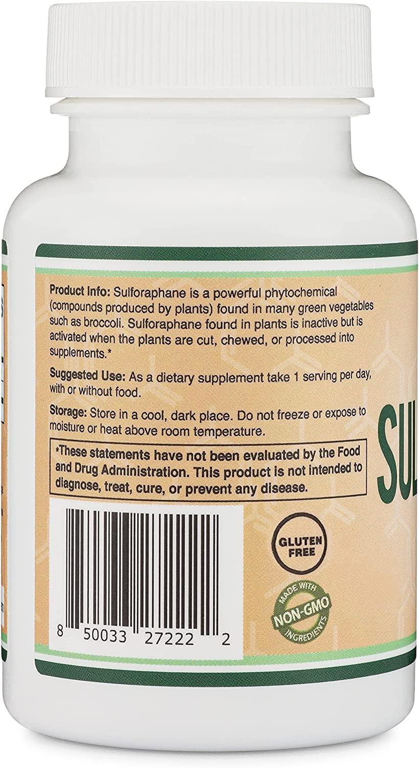 Double Wood Supplements frasco en mano para comparar tamaño y porción diaria