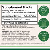 Double Wood Supplements cápsula al lado de una moneda para comparar tamaño y dosificación