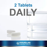 Douglas Laboratories cápsulas en la mano para visualización de tamaño
