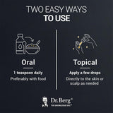 Botella Dr. Berg abierta vertiendo aceite para medir la dosis en cucharita