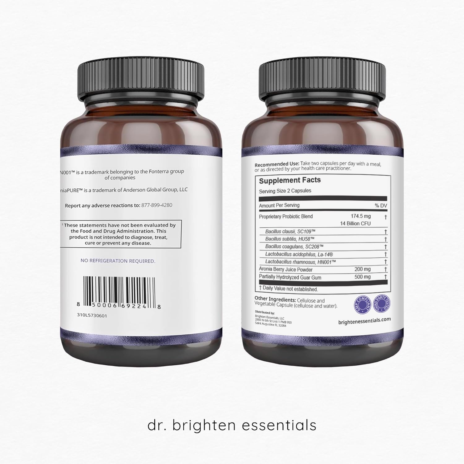 Dr. Brighten cápsulas en mano mostrando la dosis diaria práctica