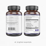 Dr. Brighten cápsulas en mano mostrando la dosis diaria práctica