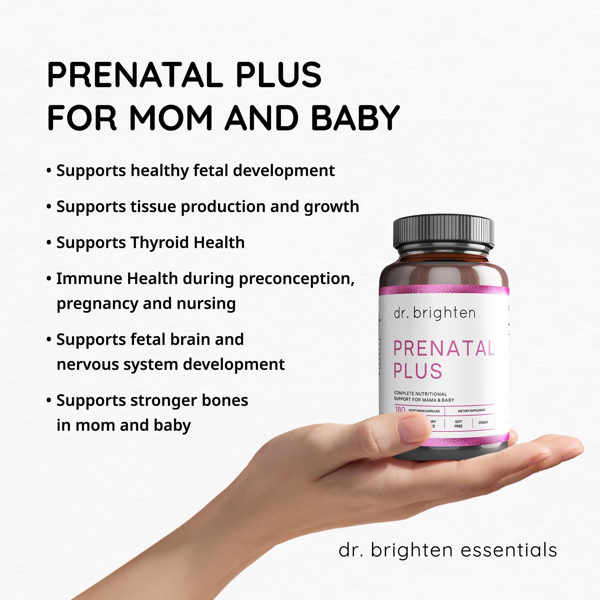 Dr. Brighten mujer tomando la cápsula beneficiándose de apoyo prenatal diario