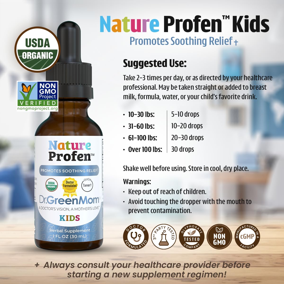 Dr. Green Mom botella en mano para comparar tamaño y llevarla fuera