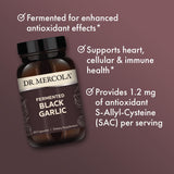 Dr. Mercola frasco en mano mostrando tamaño y porción práctica