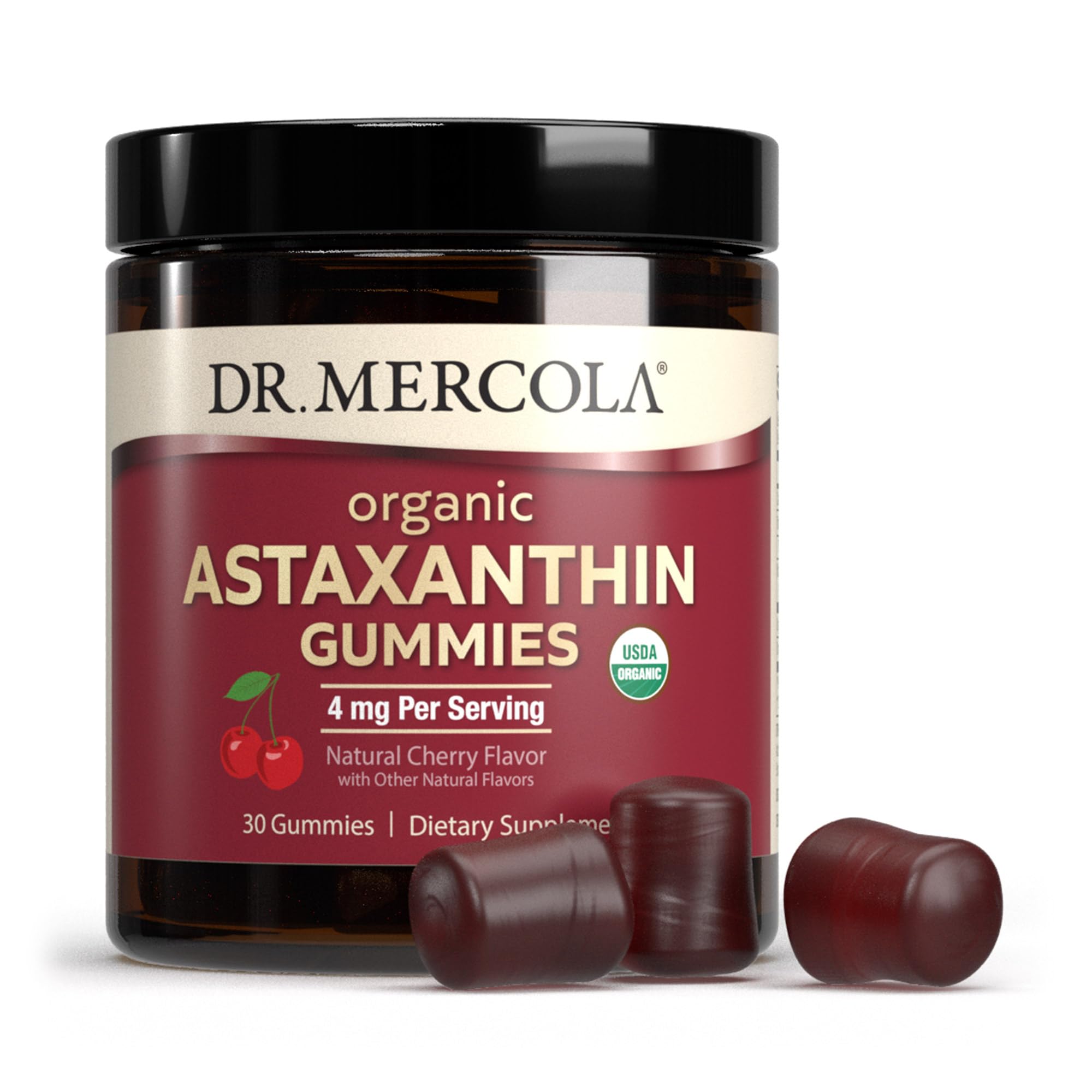 Dr. Mercola gominola en mano para mostrar tamaño y dosis diaria