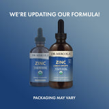 Dr. Mercola gotas mezcladas en vaso de agua, beneficio de consumo versátil