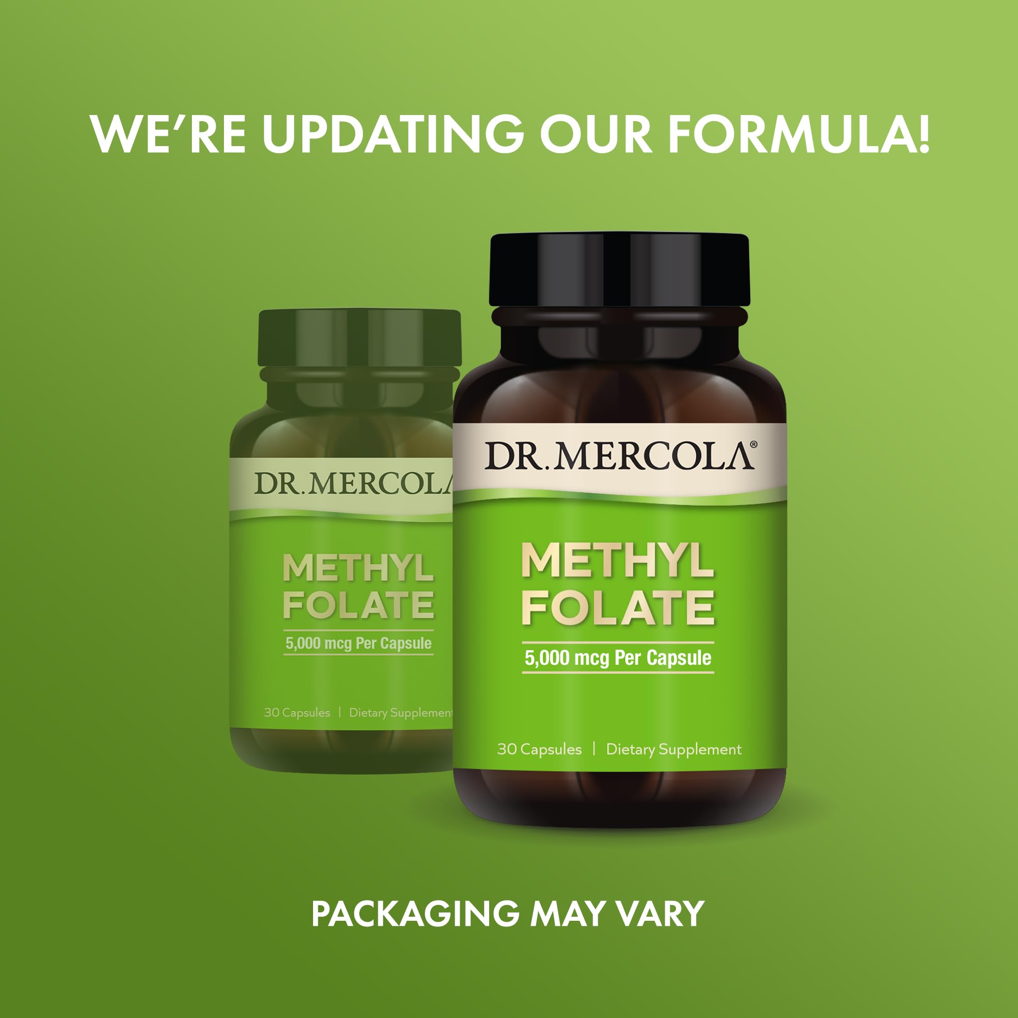 Dr. Mercola cápsula en mano para mostrar tamaño y conveniencia de uso diario