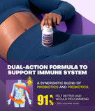 Dralot Nutrition cápsula en mano para comparar tamaño y facilidad de ingestión