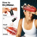 DryWater vaso con bebida mixed berry demostrando color natural y apetitoso