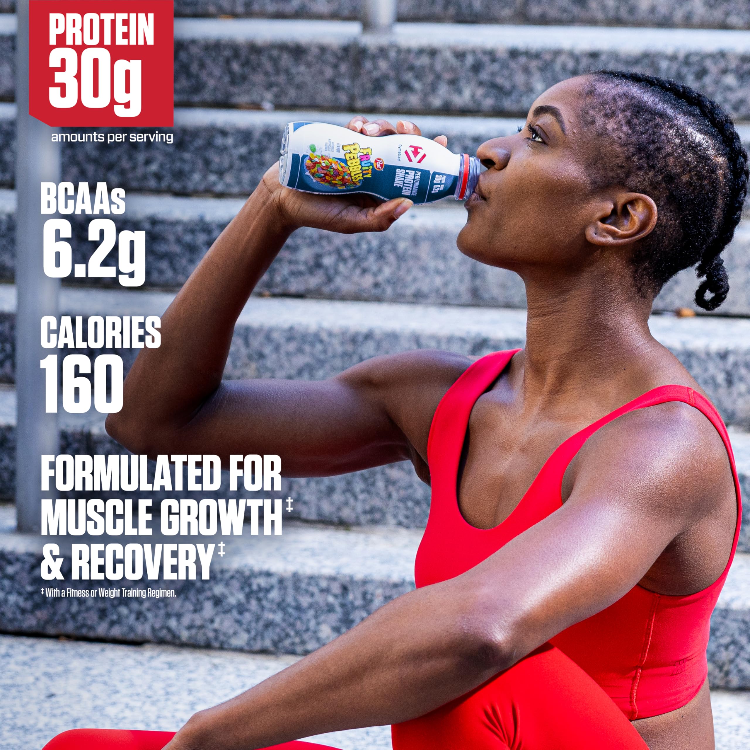 Dymatize persona bebiendo tras entrenamiento para recuperación muscular rápida