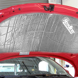 Dynamat Hoodliner cara aluminizada detallada que refleja calor
