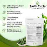 Primer plano de etiqueta con certificaciones USDA Organic y Kosher de Earth Circle Organics