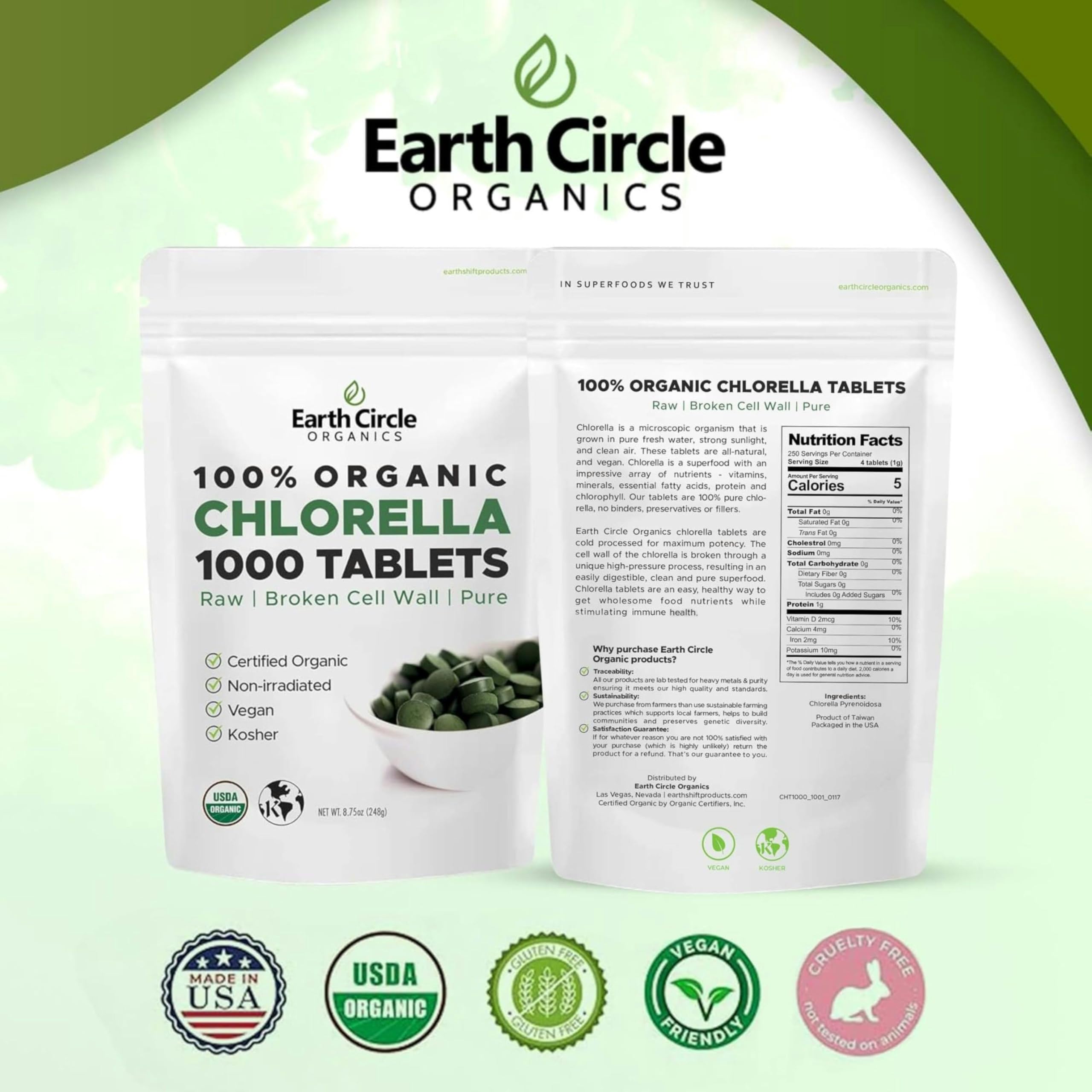 Tabletas Earth Circle Organics añadidas a un batido verde, práctica preparación rápida