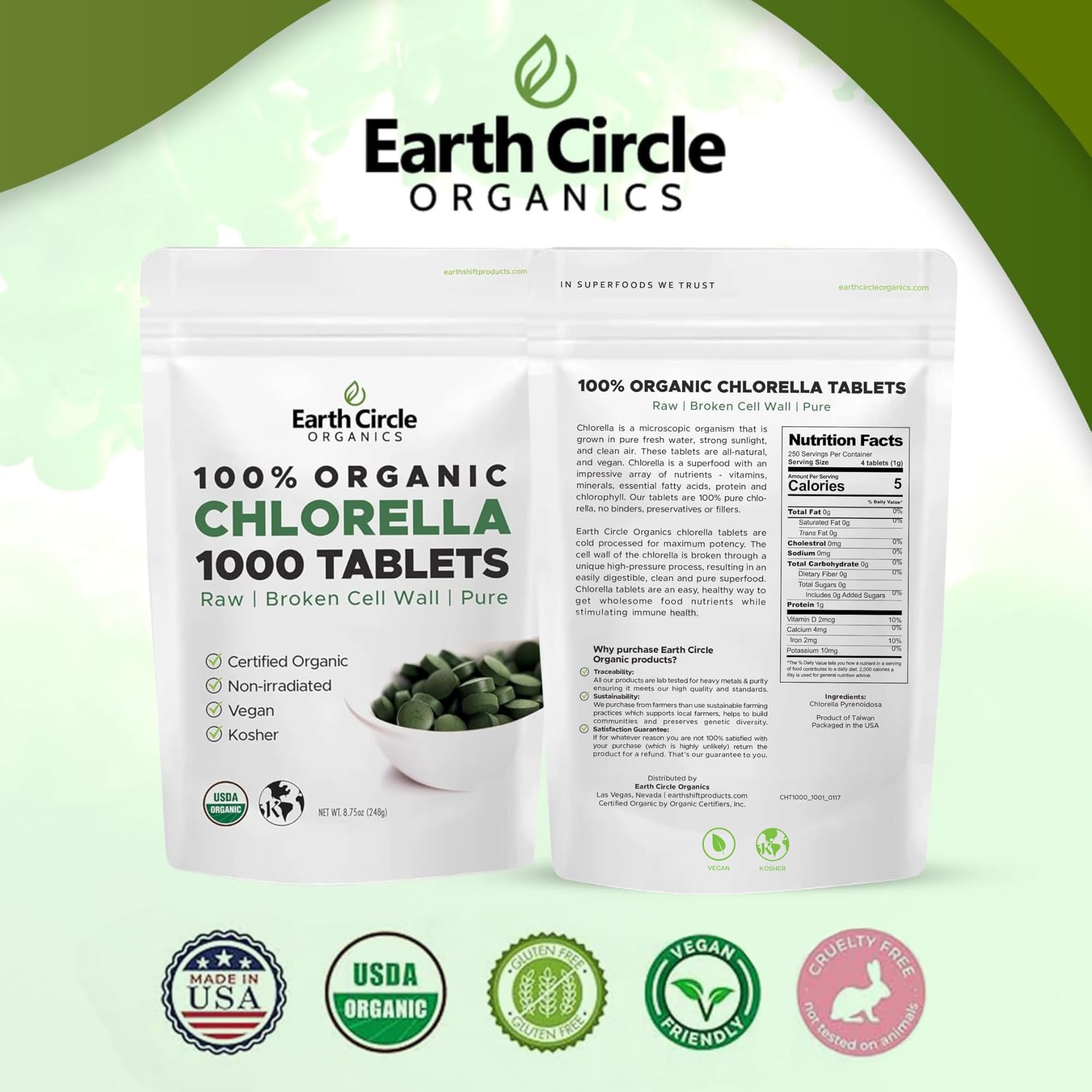Tabletas Earth Circle Organics en mano para mostrar tamaño y dosificación