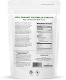 Detalle del polvo de Chlorella Earth Circle Organics, color verde intenso