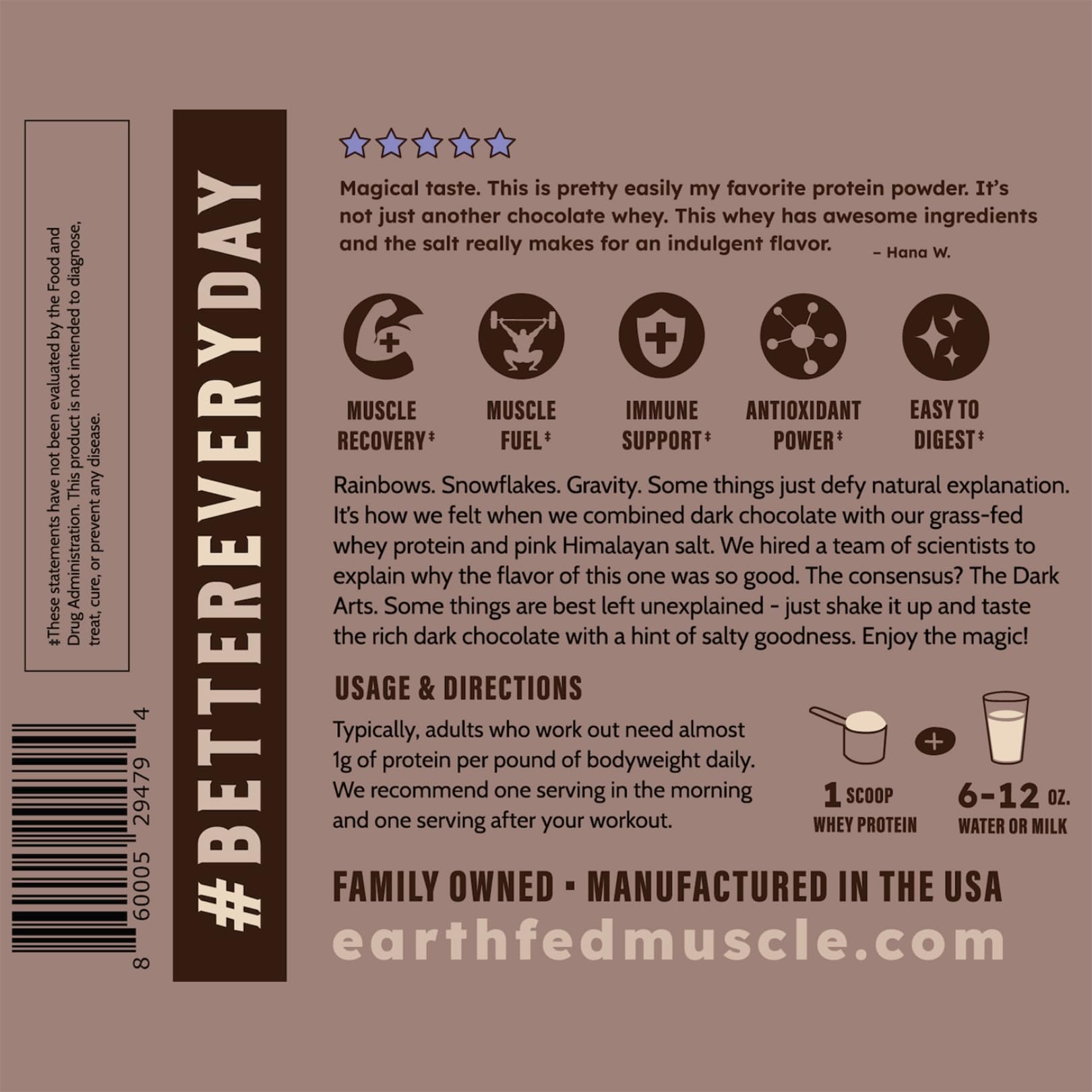 Earth Fed Muscle envase 2 lb junto a objetos cotidianos para escala
