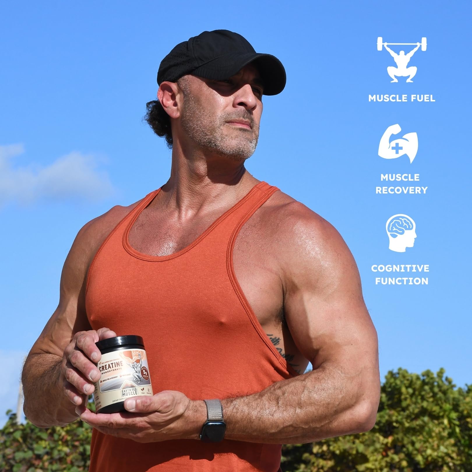 Cucharilla de 5 g junto al envase Earth Fed Muscle indicando la dosis precisa