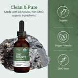 Earth Harmony Naturals zinc líquido vertido en un vaso para consumo fácil