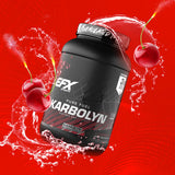 EFX Sports atleta bebiendo Karbolyn en gimnasio ilustra energía durante entrenamiento