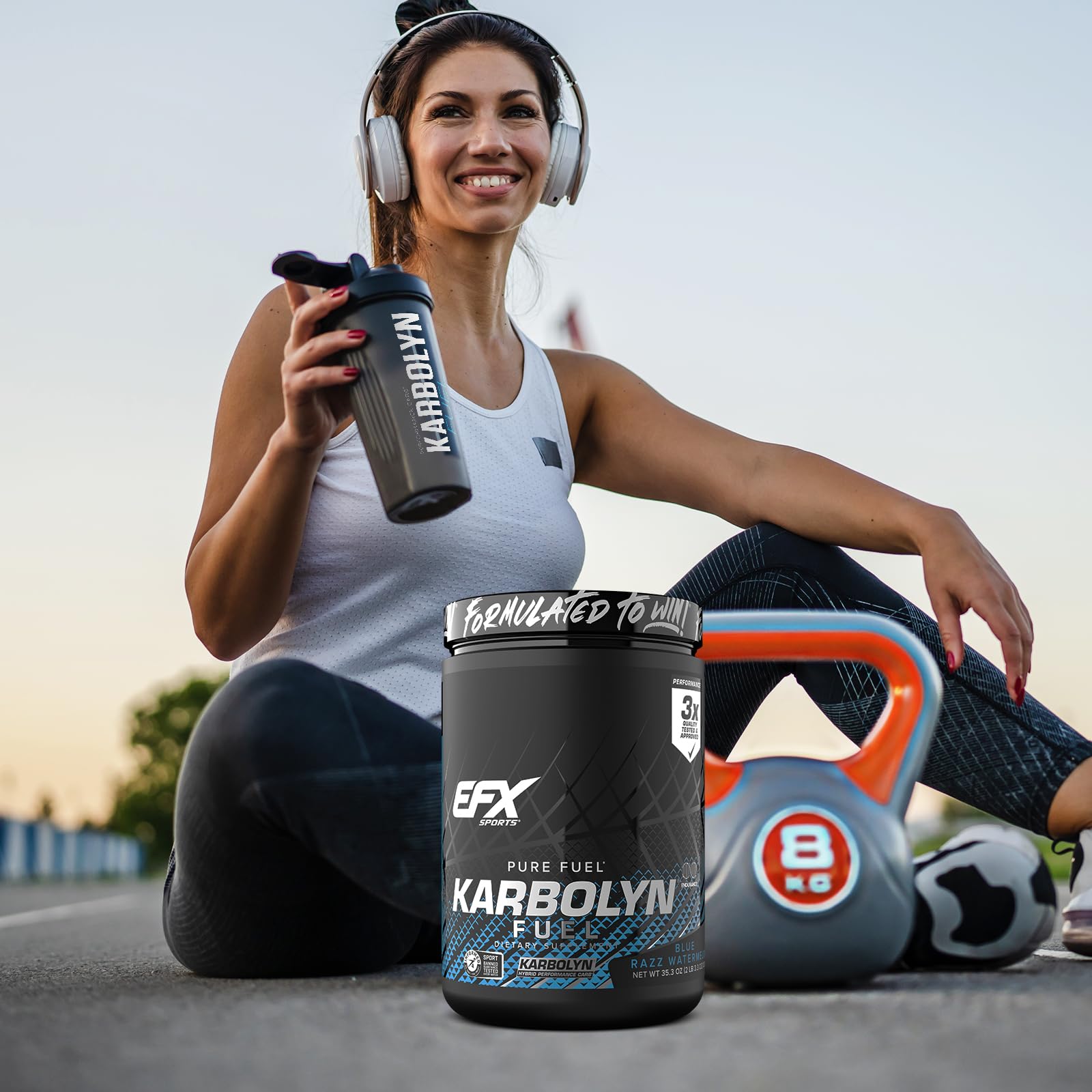 EFX Sports frasco junto a una mano para comparar tamaño y porciones