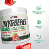 EHP Labs OxyGreens vaso mezclado con hielo mostrando bebida refrescante y lista para consumir