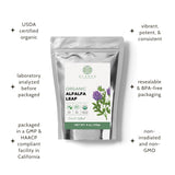 Elanen Naturals taza con infusión de alfalfa mostrando color claro y aroma