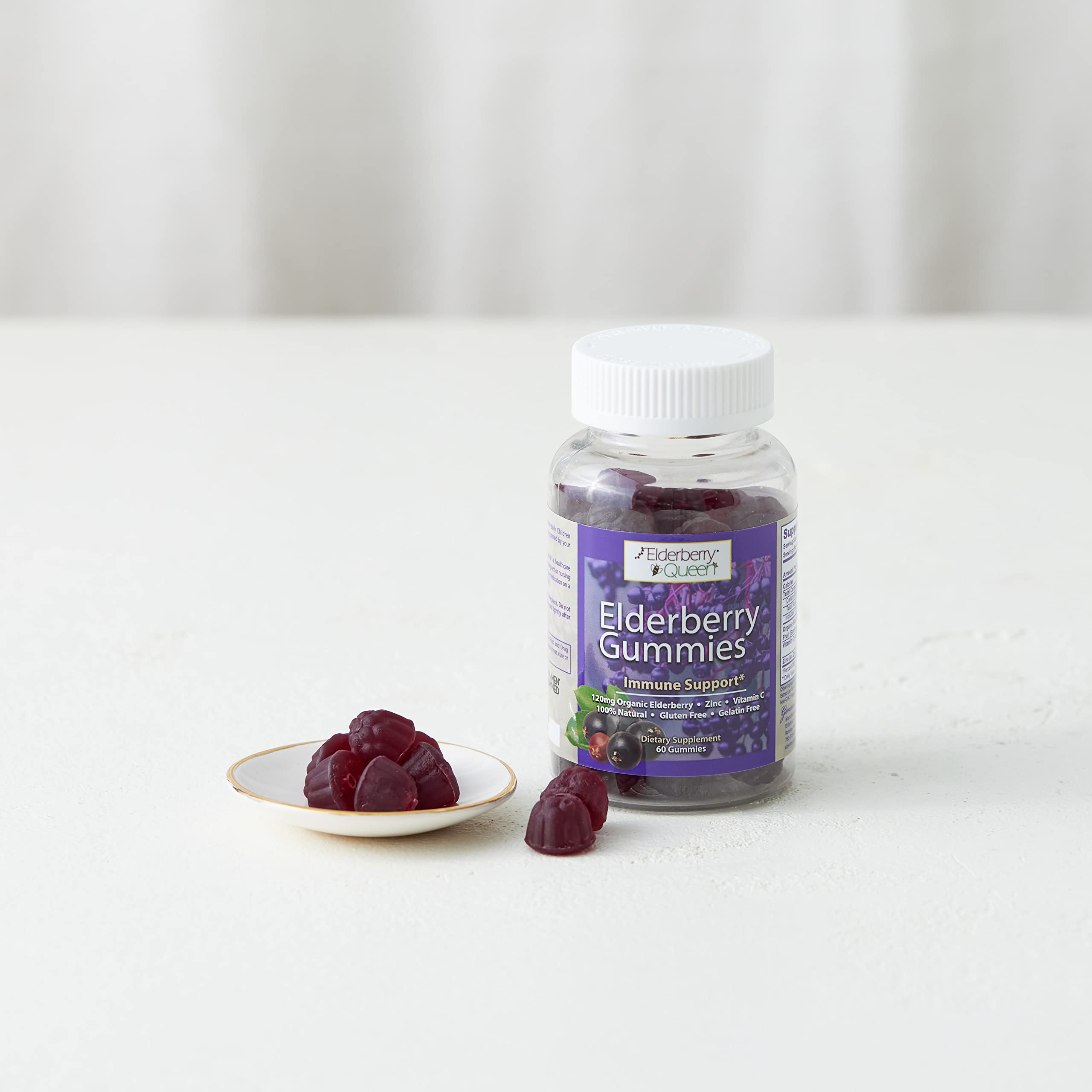 Elderberry Queen familia usando gomitas en cocina, uso práctico diario