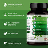 EMERALD LABS cápsula en mano para comparar tamaño y dosificación