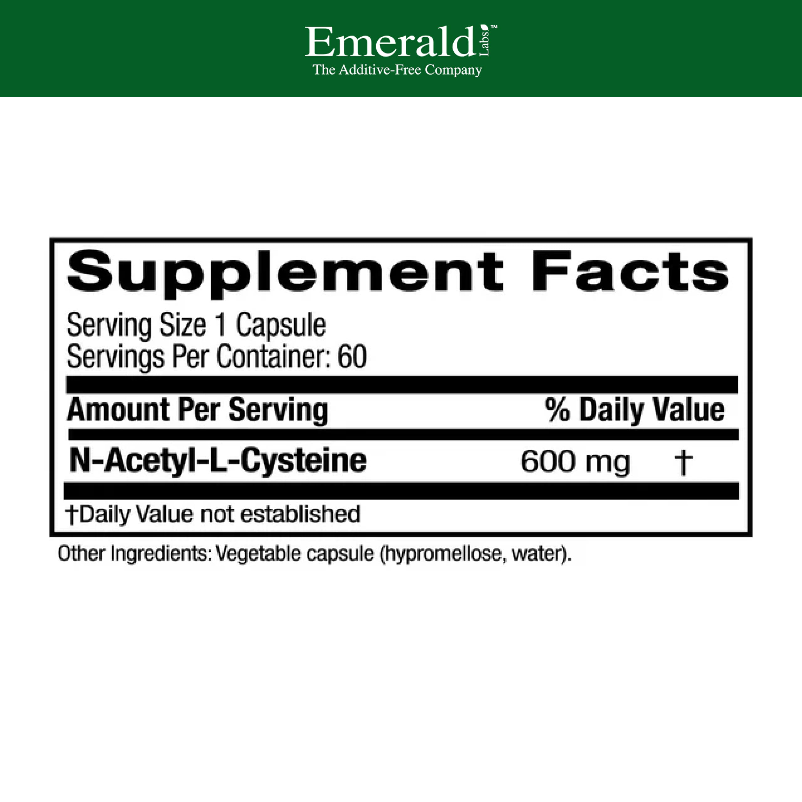 EMERALD LABS primer plano de cápsula vegetal destaca textura y calidad