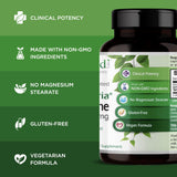 EMERALD LABS persona sosteniendo una cápsula, beneficio toma sencilla diaria