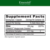 Emerald Labs primer plano de cápsula vegetal mostrando textura y pureza
