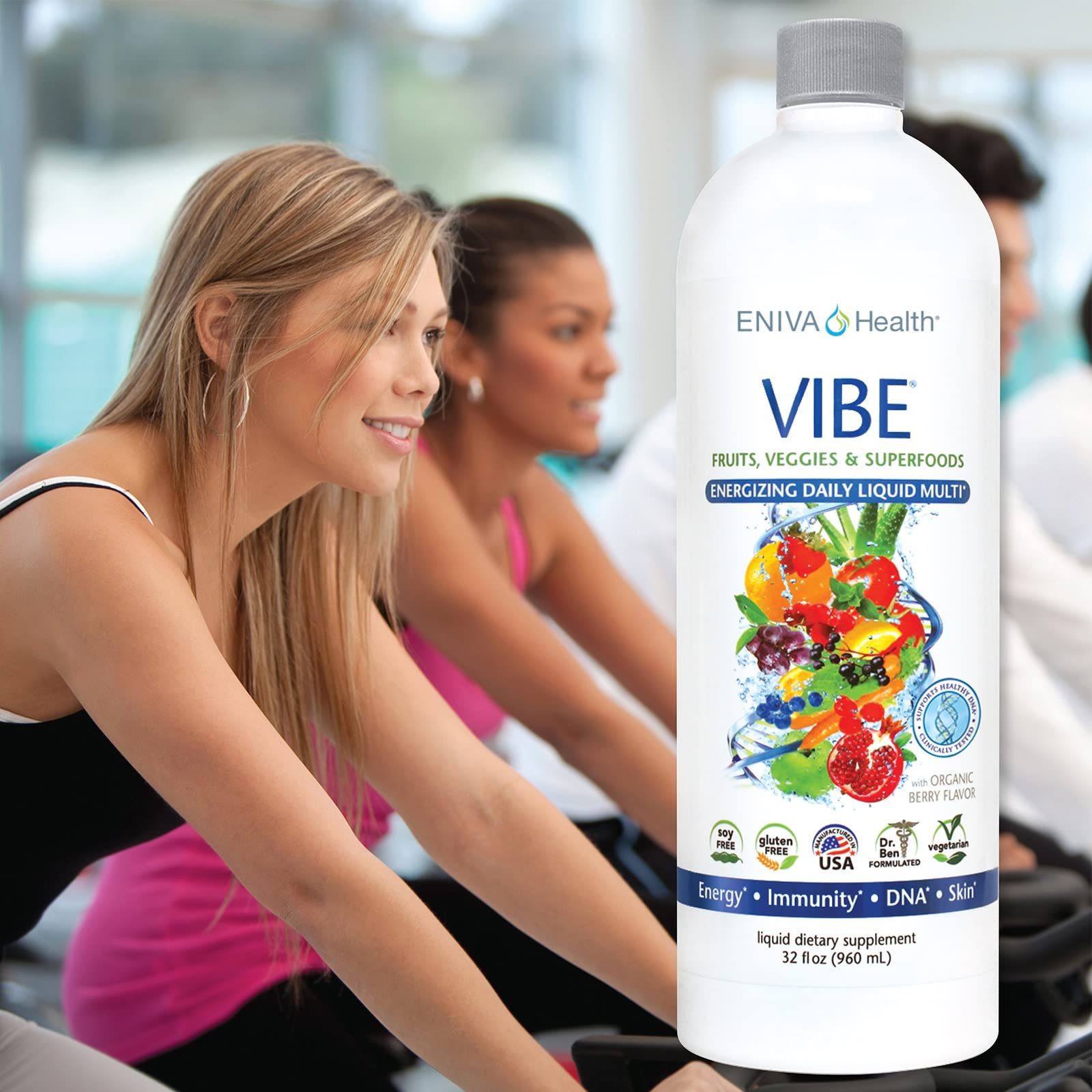 Eniva Vibe usado en desayuno junto a vaso, integración práctica en rutina matinal