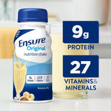 Ensure Banana Nut vertido en vaso listo para beber y disfrutar