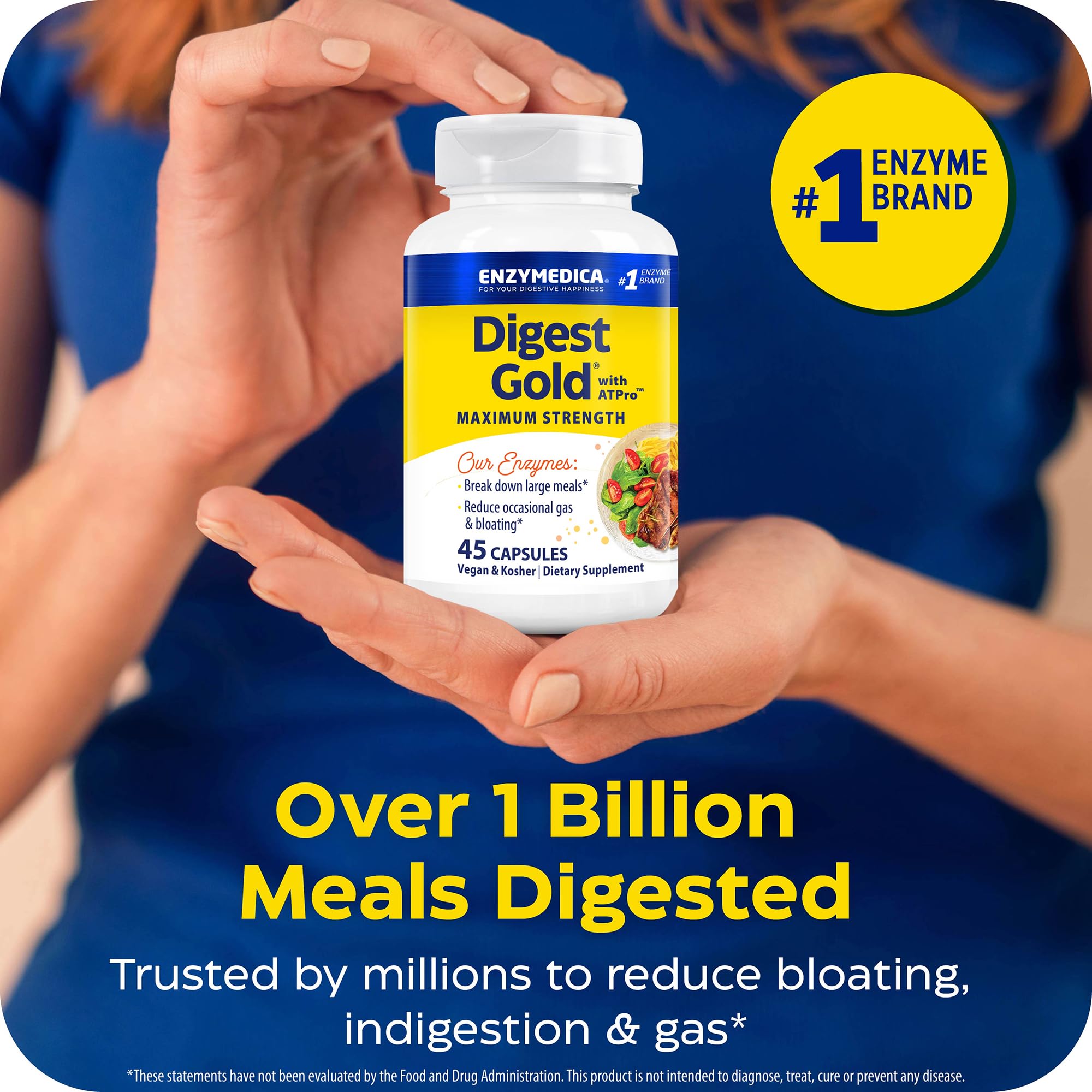 Enzymedica Digest Gold en uso junto a un plato abundante para soporte de comidas