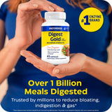 Enzymedica Digest Gold en uso junto a un plato abundante para soporte de comidas