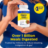 Enzymedica Digest Gold en uso junto a una cena para digestión más cómoda
