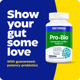Enzymedica Pro-Bio cápsulas en mano demostrando porción práctica y comodidad