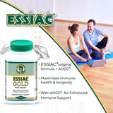 Cápsula Essiac Gold en mano para mostrar tamaño y conveniencia