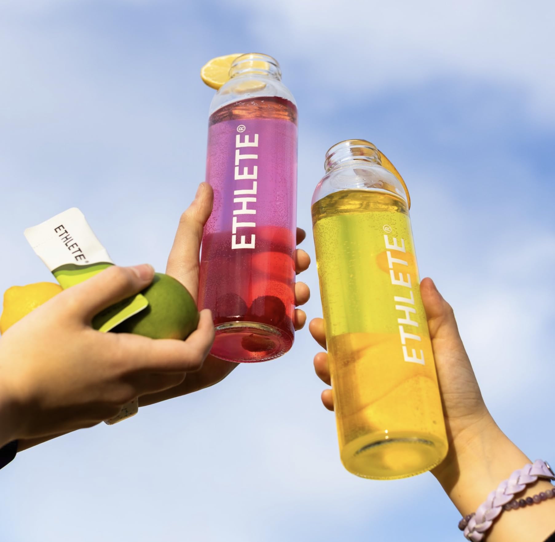 Tres sabores Ethlete (Peach Mango, Raspberry Lemon, Lemon Lime) presentados