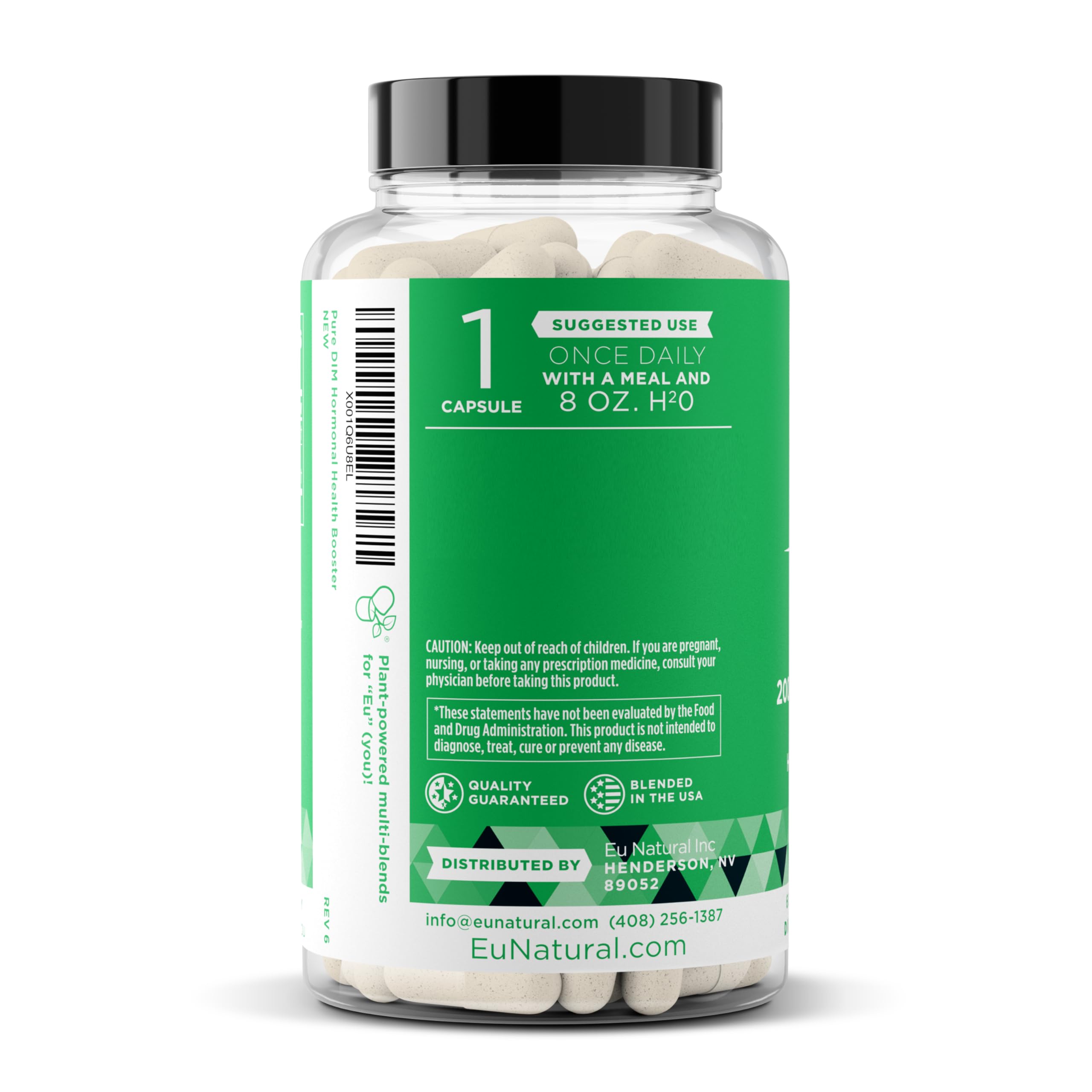 Eu Natural botella junto a ingredientes naturales para transmitir pureza