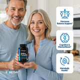 EVERYDAY NUTRITION cápsulas en mano para comparar tamaño y dosificación clara